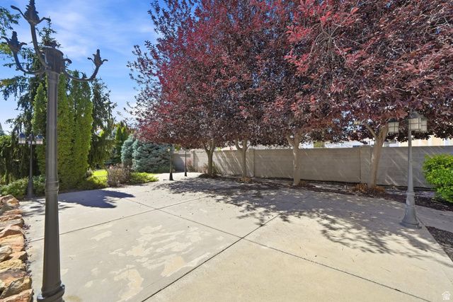 2217 W KENSINGTON PARK DR, West Jordan, UT 84088