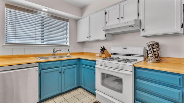 2908 ALAMOGORDO Drive NW, Albuquerque, NM 87120