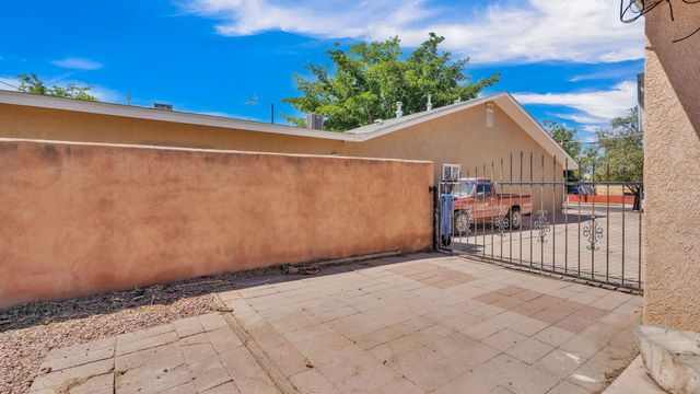 2908 ALAMOGORDO Drive NW, Albuquerque, NM 87120