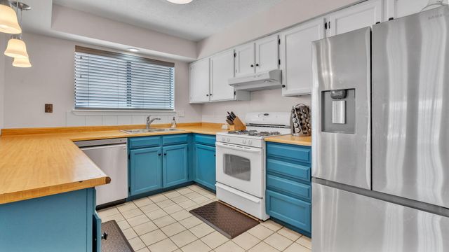 2908 ALAMOGORDO Drive NW, Albuquerque, NM 87120