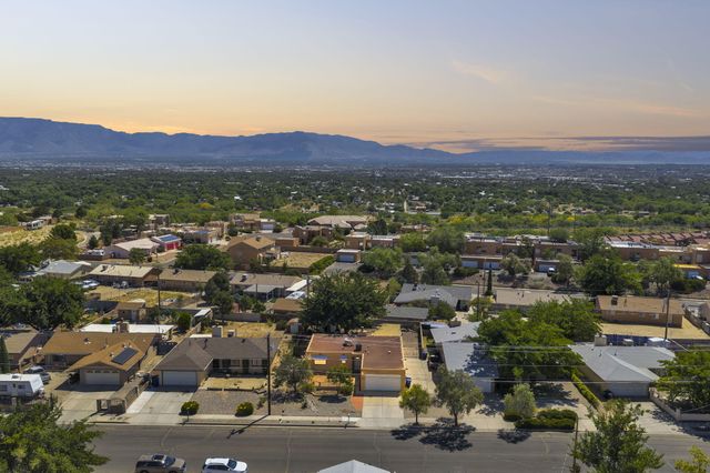 2908 ALAMOGORDO Drive NW, Albuquerque, NM 87120