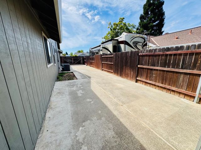 1530 Vista Creek Dr, Roseville, CA 95661
