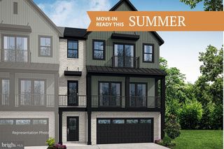 2151 S AUTUMN CHASE DR, Mechanicsburg, PA 17055