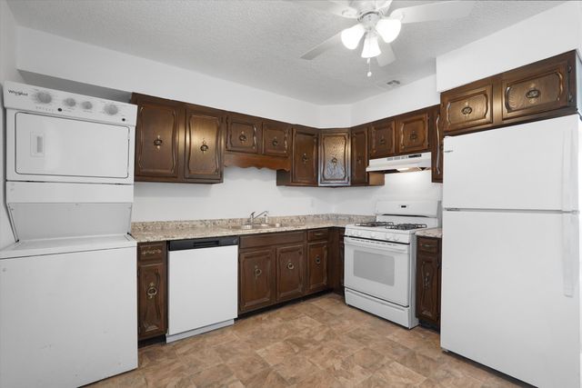 424 Airport Drive SW, Albuquerque, NM 87121