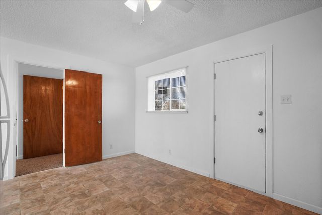 424 Airport Drive SW, Albuquerque, NM 87121