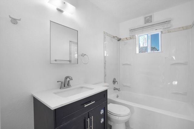 424 Airport Drive SW, Albuquerque, NM 87121