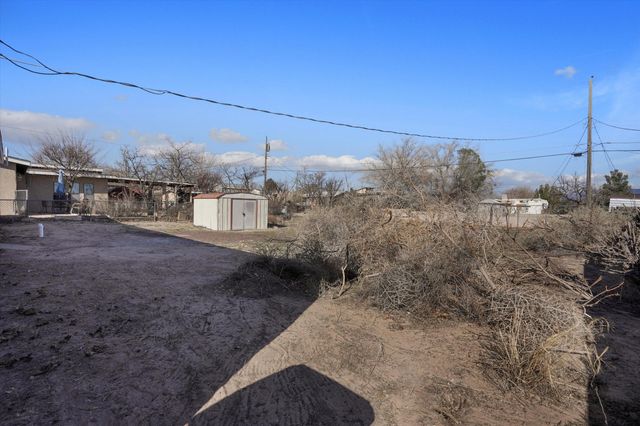 424 Airport Drive SW, Albuquerque, NM 87121