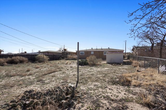 424 Airport Drive SW, Albuquerque, NM 87121