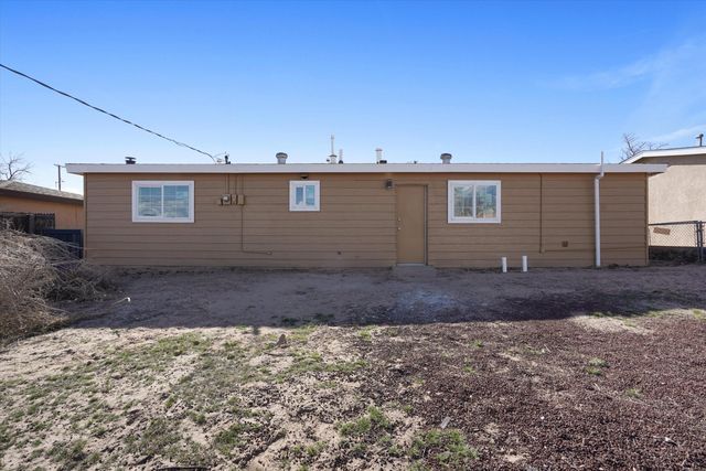 424 Airport Drive SW, Albuquerque, NM 87121