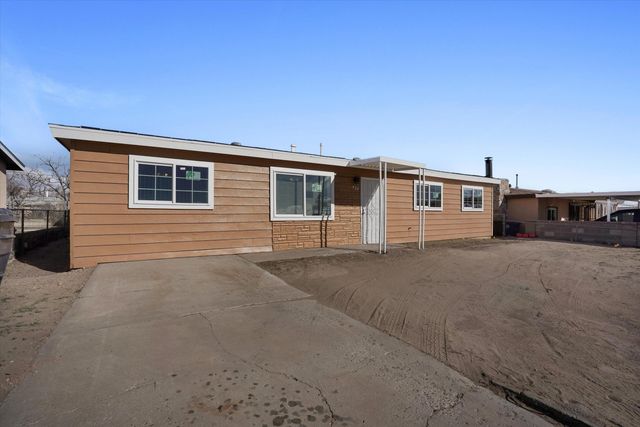 424 Airport Drive SW, Albuquerque, NM 87121