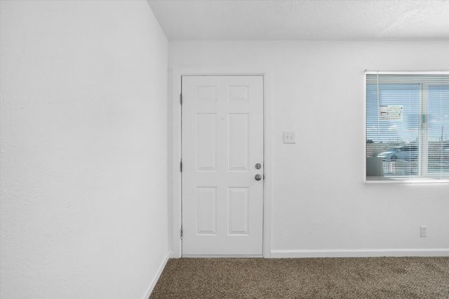 424 Airport Drive SW, Albuquerque, NM 87121