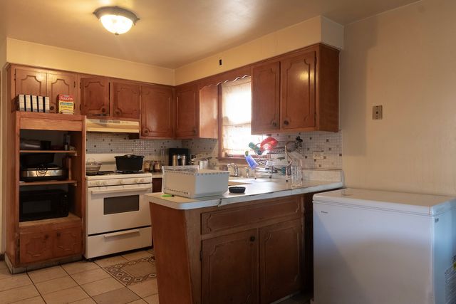 452 Yates Avenue, Calumet City, IL 60409