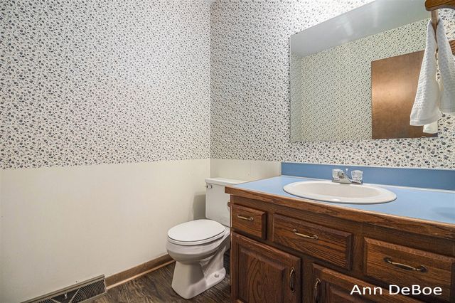 2136 Stowevalley Drive, Grand Rapids, MI 49508