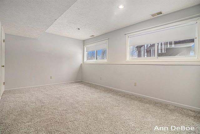 2136 Stowevalley Drive, Grand Rapids, MI 49508