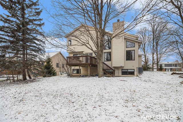 2136 Stowevalley Drive, Grand Rapids, MI 49508