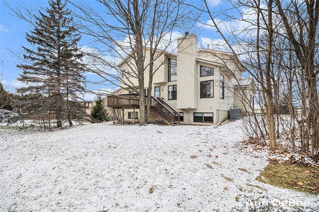 2136 Stowevalley Drive, Grand Rapids, MI 49508