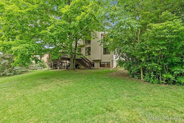 2136 Stowevalley Drive, Grand Rapids, MI 49508