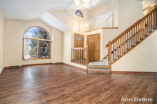 2136 Stowevalley Drive, Grand Rapids, MI 49508