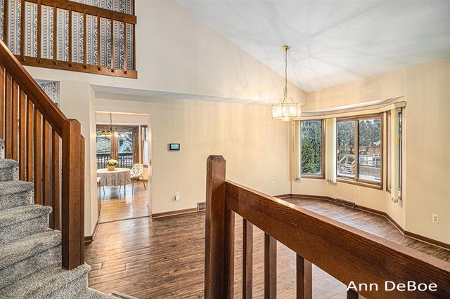 2136 Stowevalley Drive, Grand Rapids, MI 49508