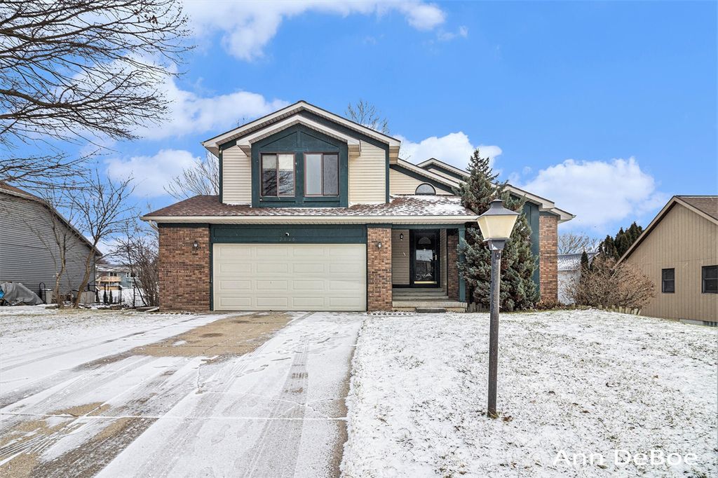 2136 Stowevalley Drive, Grand Rapids, MI 49508