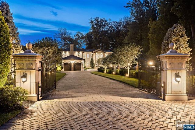 56 Lilac Lane, Paramus, NJ 07652