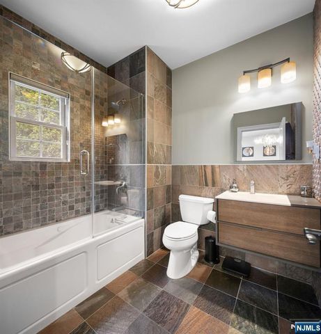 56 Lilac Lane, Paramus, NJ 07652