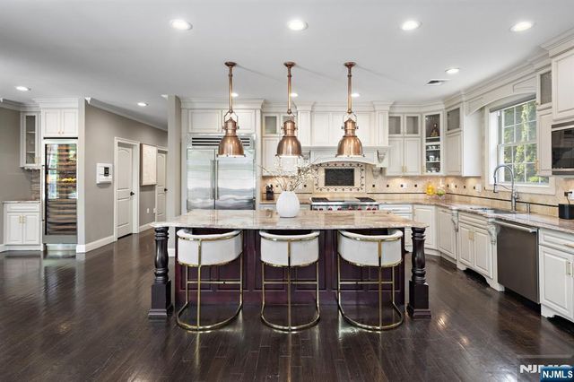 56 Lilac Lane, Paramus, NJ 07652