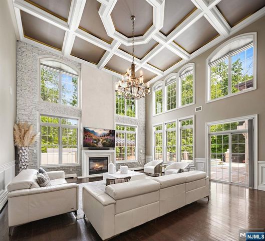 56 Lilac Lane, Paramus, NJ 07652