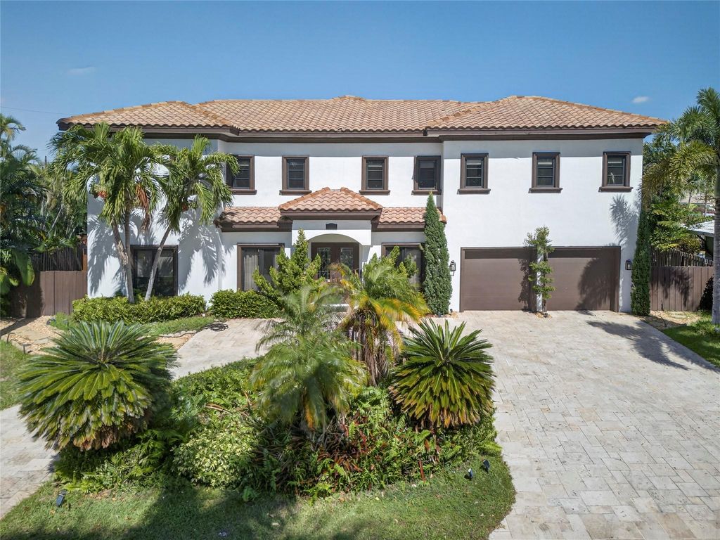 2211 NE 43 Street, Lighthouse Point, FL 33064