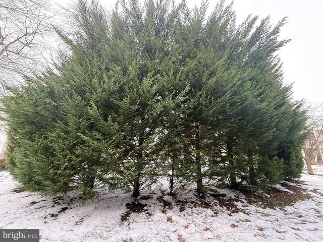 12 JUNIPER WAY, Hamilton, NJ 08619