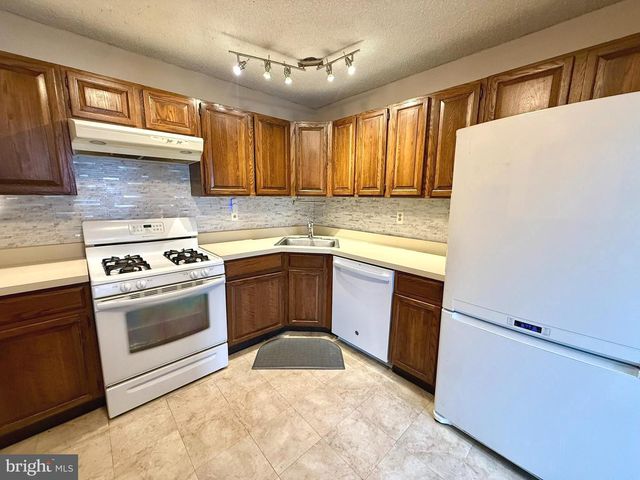 12 JUNIPER WAY, Hamilton, NJ 08619