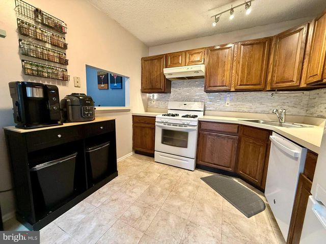 12 JUNIPER WAY, Hamilton, NJ 08619