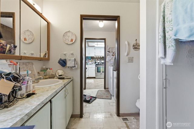 18731 Nutmeg Street SW, Rochester, WA 98579