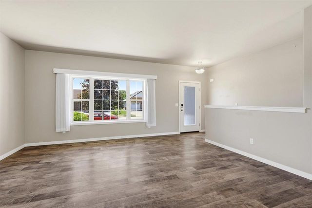 2948 CHRYSTELLA DRIVE, Menasha, WI 54952