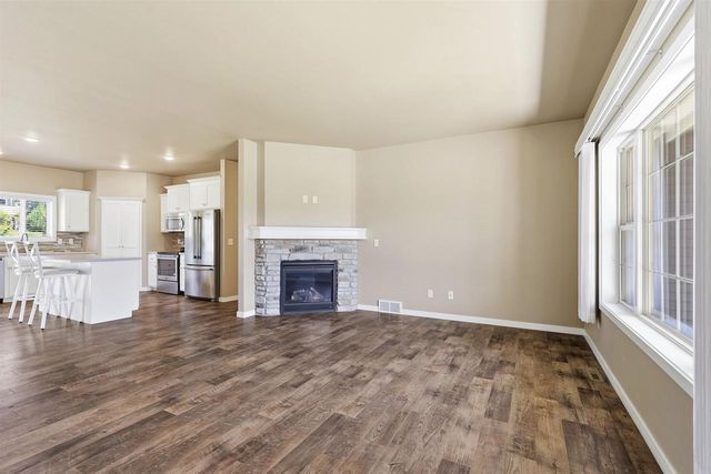 2948 CHRYSTELLA DRIVE, Menasha, WI 54952