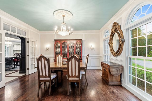 1110 Fox Glen Drive, St. Charles, IL 60174