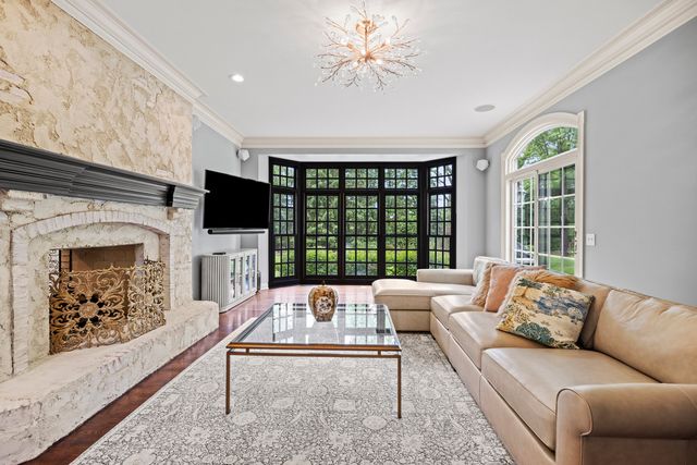 1110 Fox Glen Drive, St. Charles, IL 60174