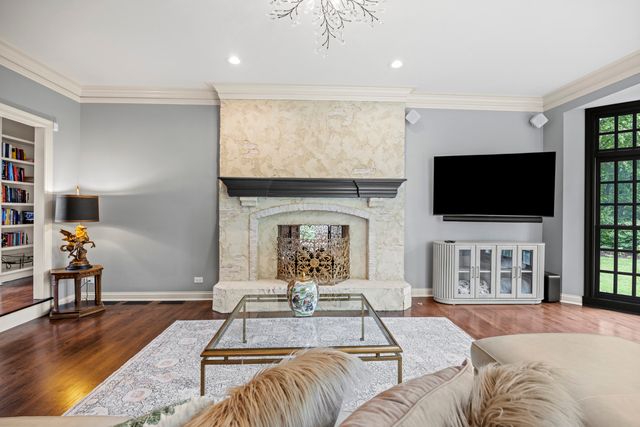 1110 Fox Glen Drive, St. Charles, IL 60174