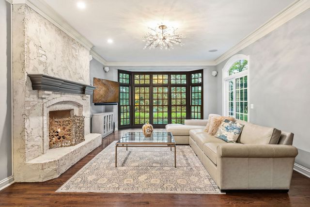 1110 Fox Glen Drive, St. Charles, IL 60174