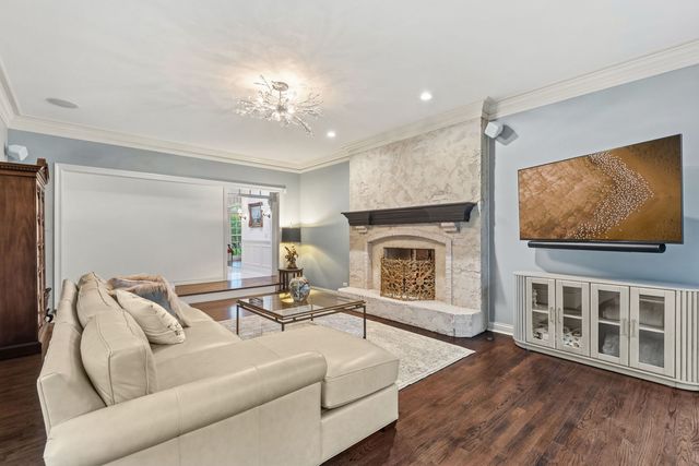 1110 Fox Glen Drive, St. Charles, IL 60174