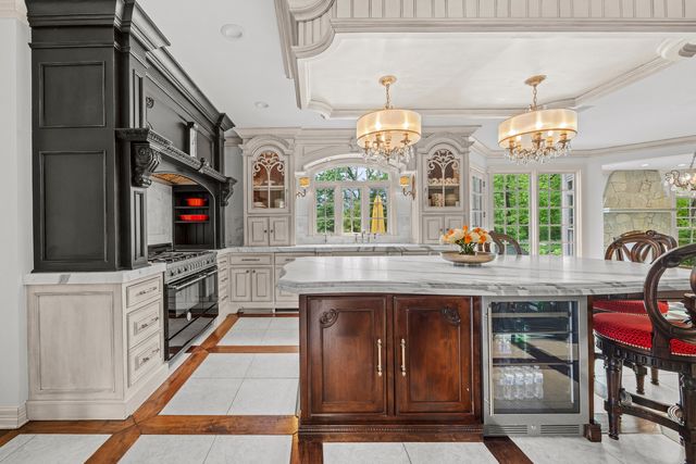 1110 Fox Glen Drive, St. Charles, IL 60174