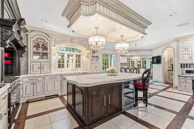 1110 Fox Glen Drive, St. Charles, IL 60174