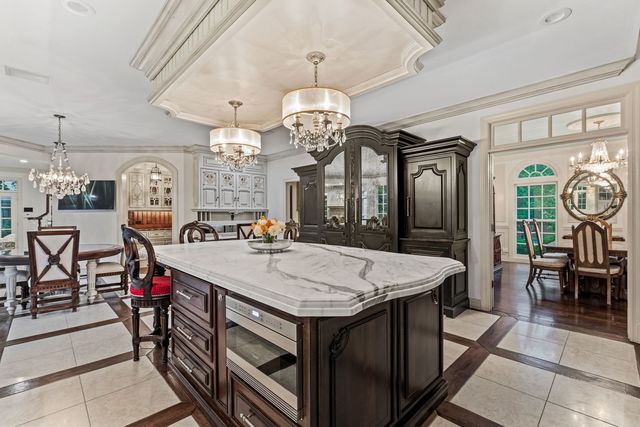1110 Fox Glen Drive, St. Charles, IL 60174