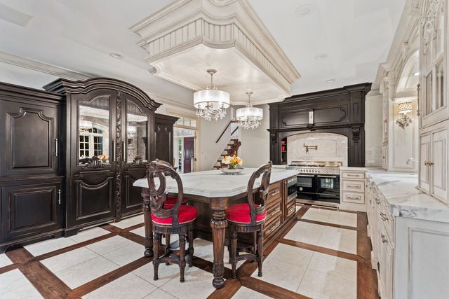 1110 Fox Glen Drive, St. Charles, IL 60174