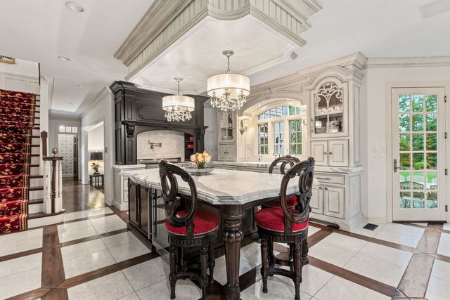 1110 Fox Glen Drive, St. Charles, IL 60174