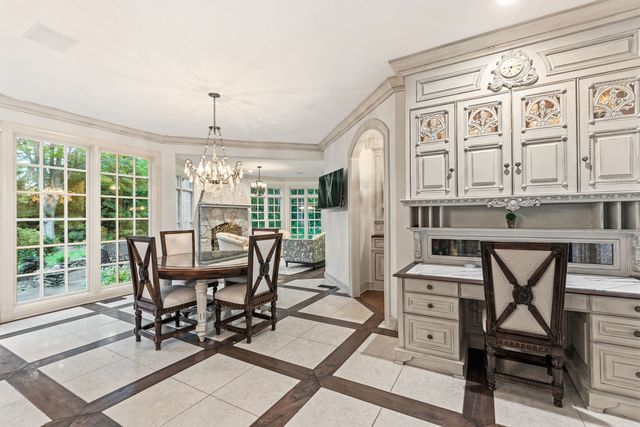 1110 Fox Glen Drive, St. Charles, IL 60174