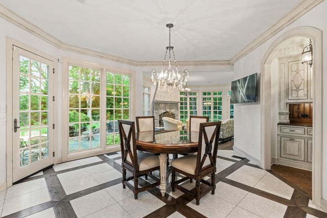 1110 Fox Glen Drive, St. Charles, IL 60174