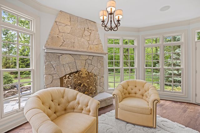1110 Fox Glen Drive, St. Charles, IL 60174