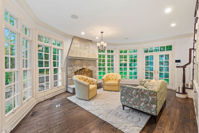 1110 Fox Glen Drive, St. Charles, IL 60174