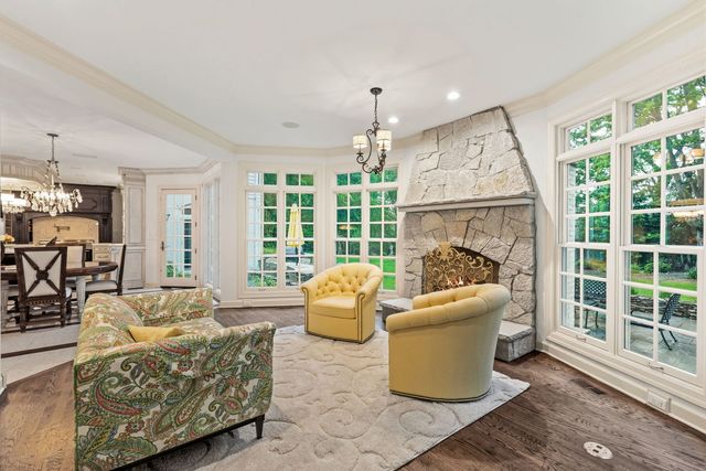 1110 Fox Glen Drive, St. Charles, IL 60174